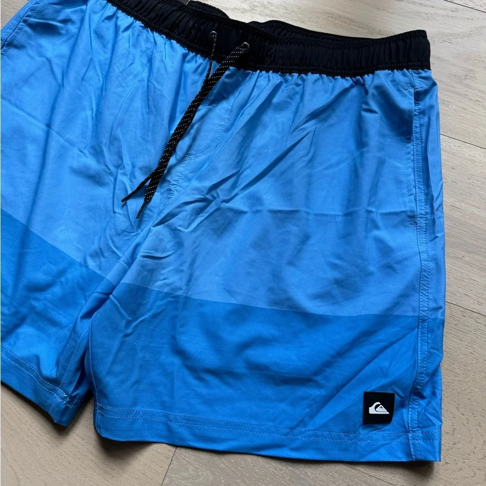 NWT Quicksliver Men’s Blue Board Shorts